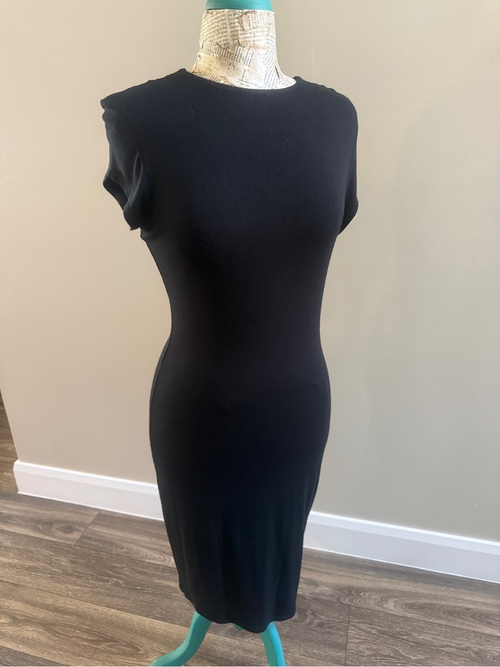 Classic Black Cap-Sleeve Double Lined Body Con Dress